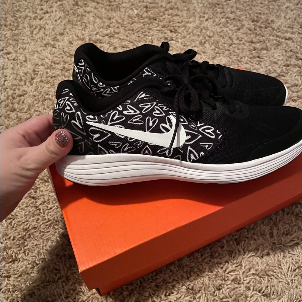 Nike revolution